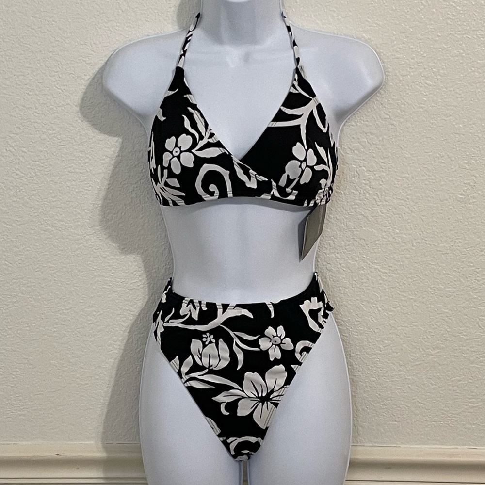 NWT Black & White Bikini Swimsuit Top size 8, Bottoms Size 12 Juniors